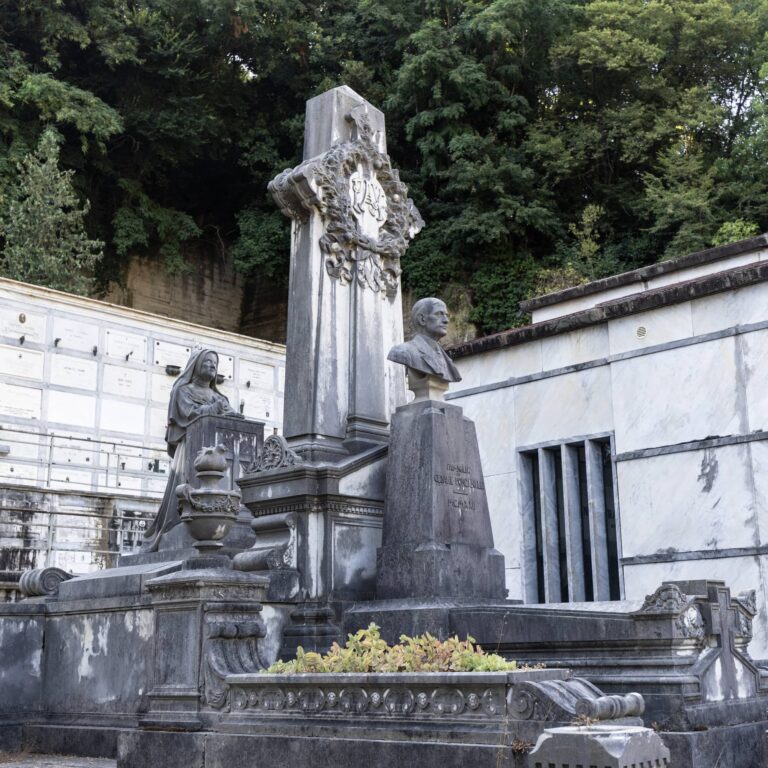 Monumento funebre della famiglia Ponzanelli