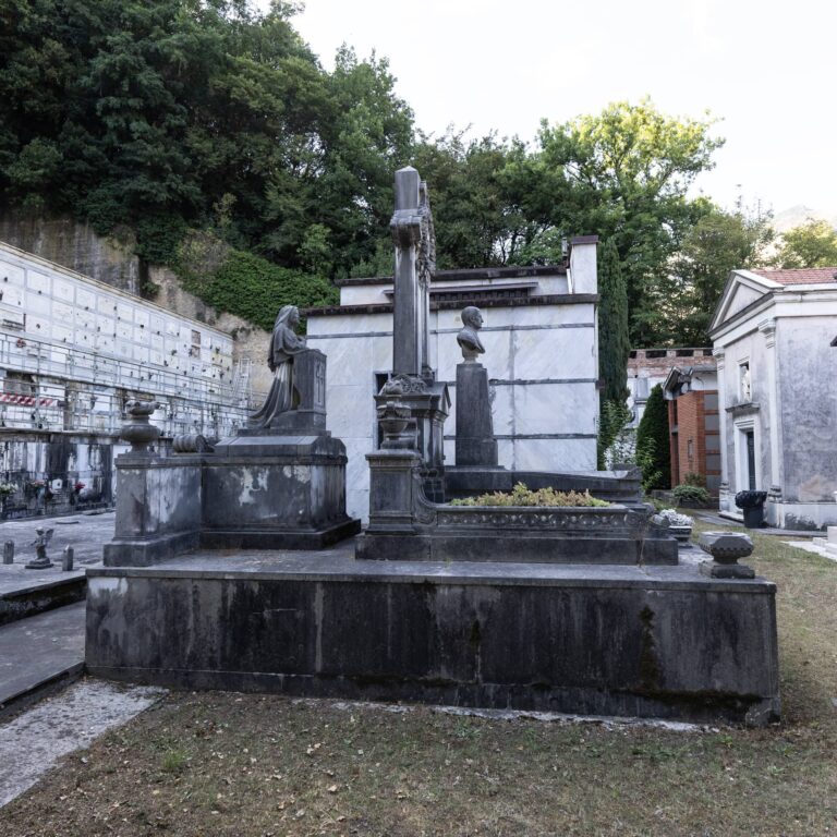 Monumento funebre della famiglia Ponzanelli