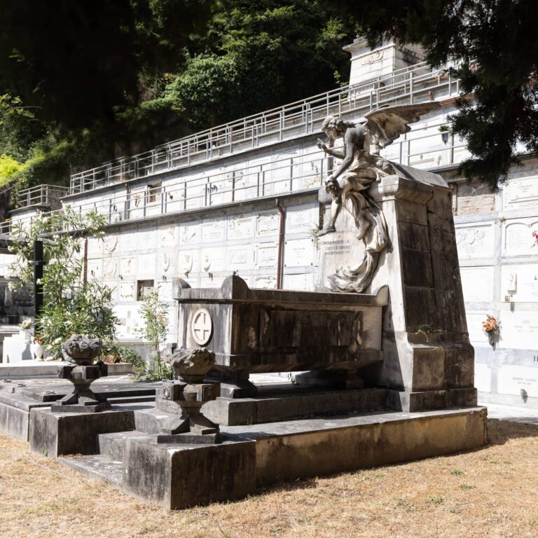 Monumento funebre di Erminia Maggesi