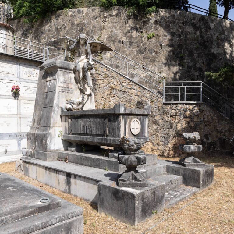 Monumento funebre di Erminia Maggesi
