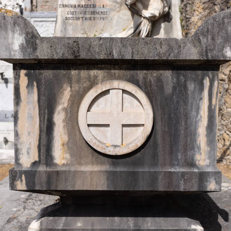 Monumento funebre di Erminia Maggesi