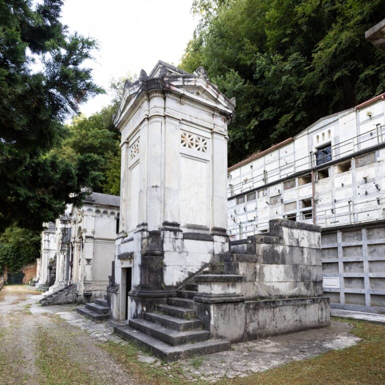 Monumento funerario della famiglia Marchetti