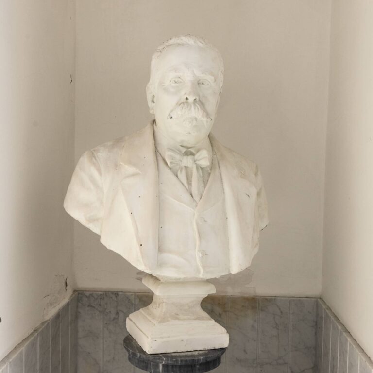 Busto di Antonio Caniparoli