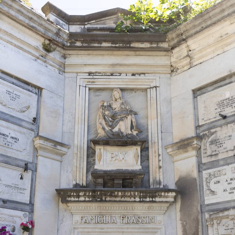 Statua della Pietà Vaticana (da Michelangelo)
