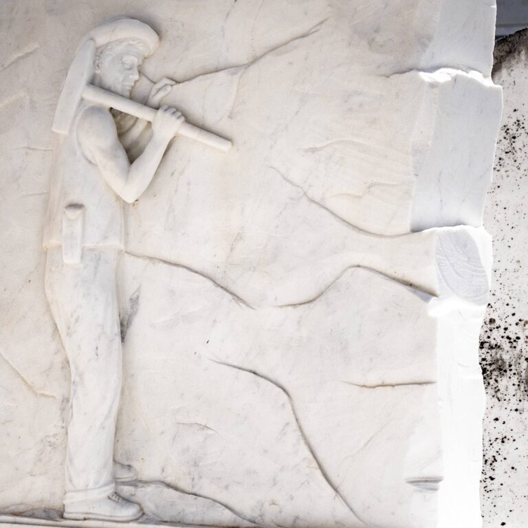 Monumento funebre di Giancarlo Contipelli