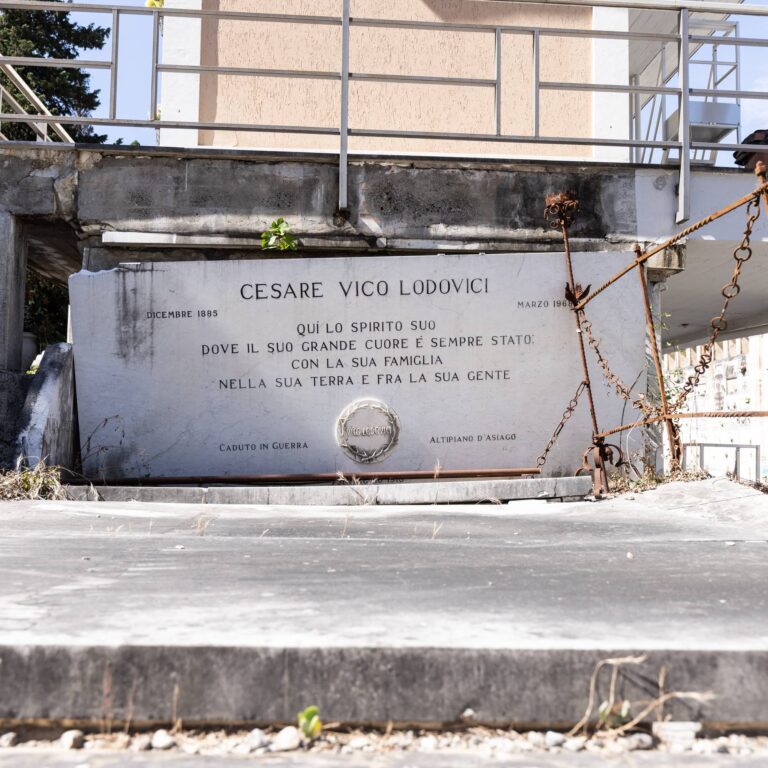 Cenotafio di Cesare Vico Lodovici